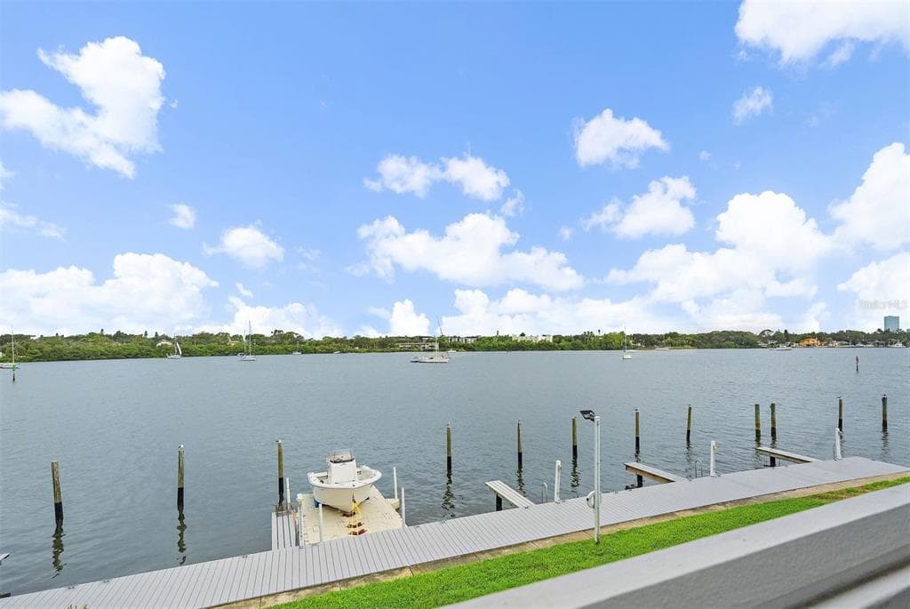 105 POMPANO DRIVE SE UNIT C ST PETERSBURG, FL 33705