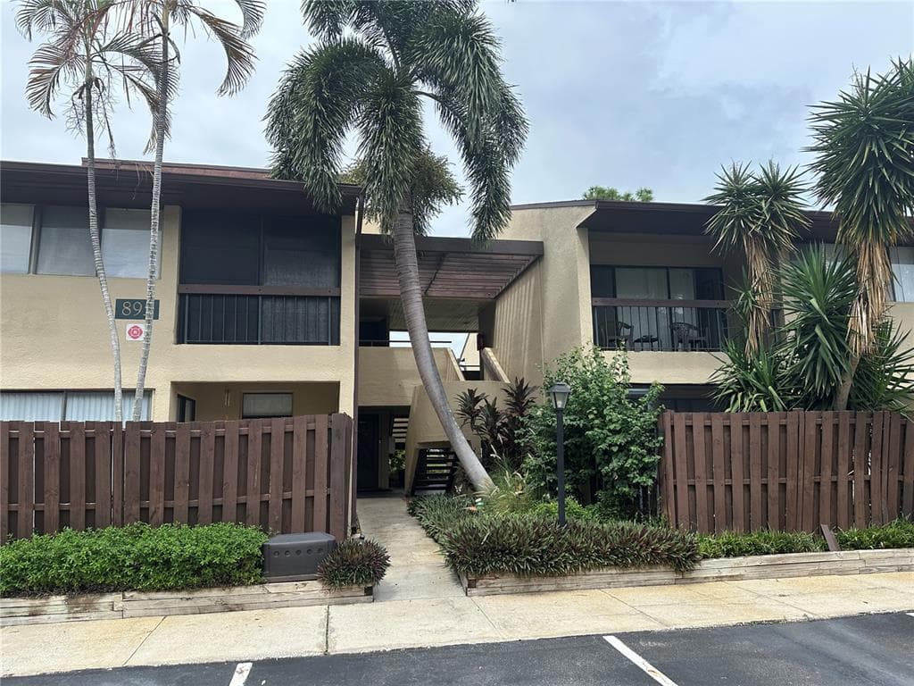 895 N VILLAGE DRIVE N UNIT 107 ST PETERSBURG, FL 33716