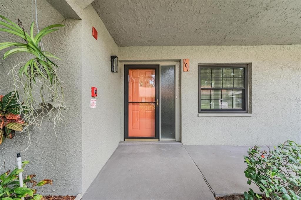 2020 LAKEVIEW DRIVE UNIT 101 CLEARWATER, FL 33763
