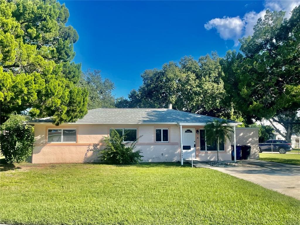 7245 ONYX DRIVE N ST PETERSBURG, FL 33702