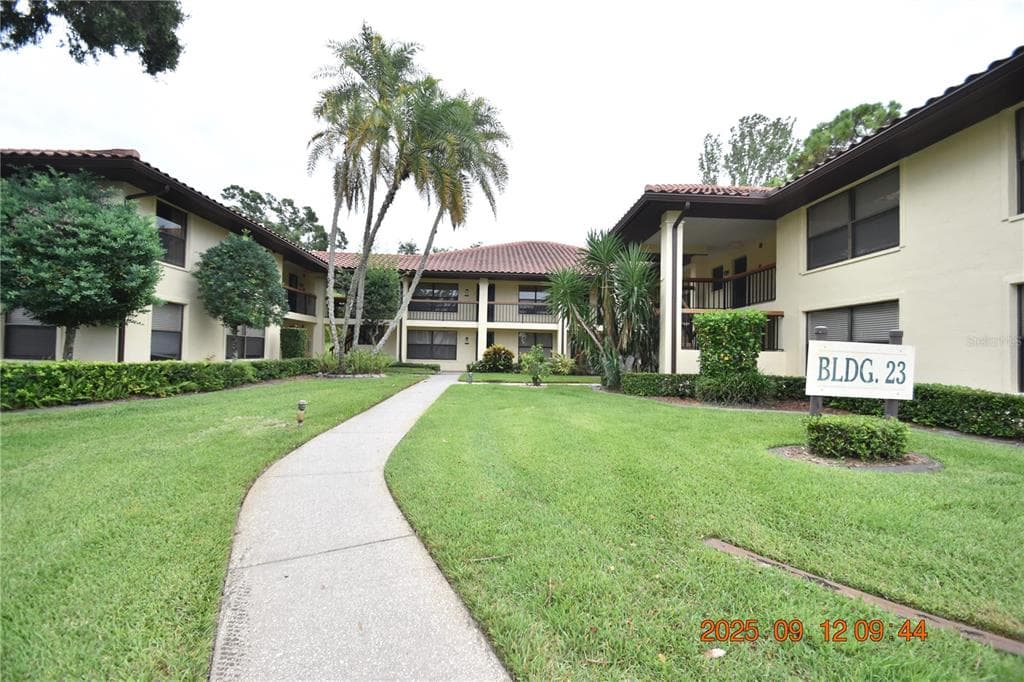 2306 HAMMOCK PINE BOULEVARD UNIT 2306 CLEARWATER, FL 33761
