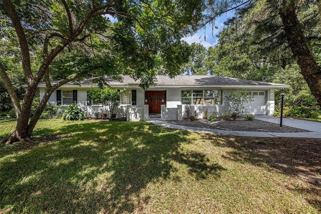 2007 RUSSELL DRIVE TAMPA, FL 33618