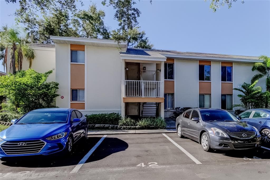 720 100TH AVENUE N UNIT 202 ST PETERSBURG, FL 33702
