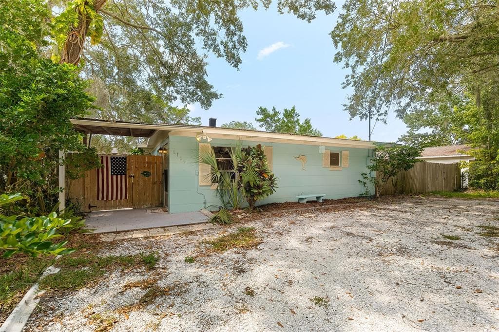 6129 BEACON POINT DRIVE WEEKI WACHEE, FL 34607