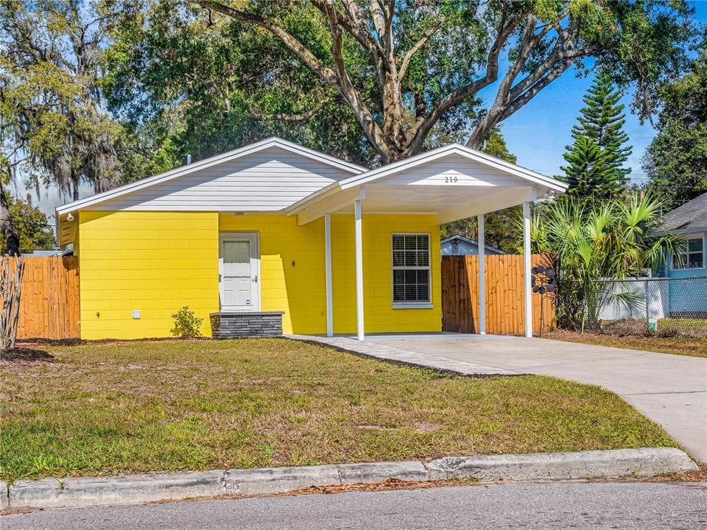 219 W MOHAWK AVENUE TAMPA, FL 33604