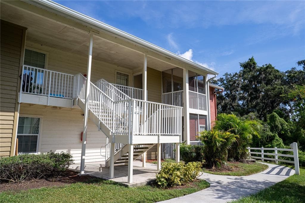 806 LAKE HAVEN SQUARE UNIT 208 BRANDON, FL 33511
