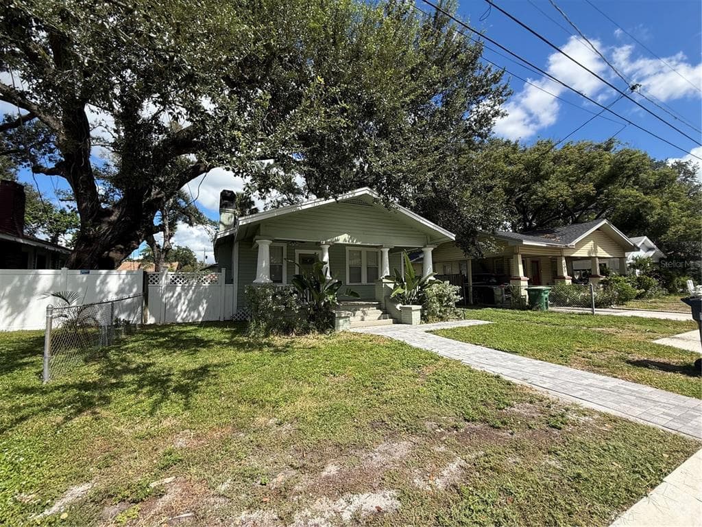 307 W CREST AVENUE TAMPA, FL 33603