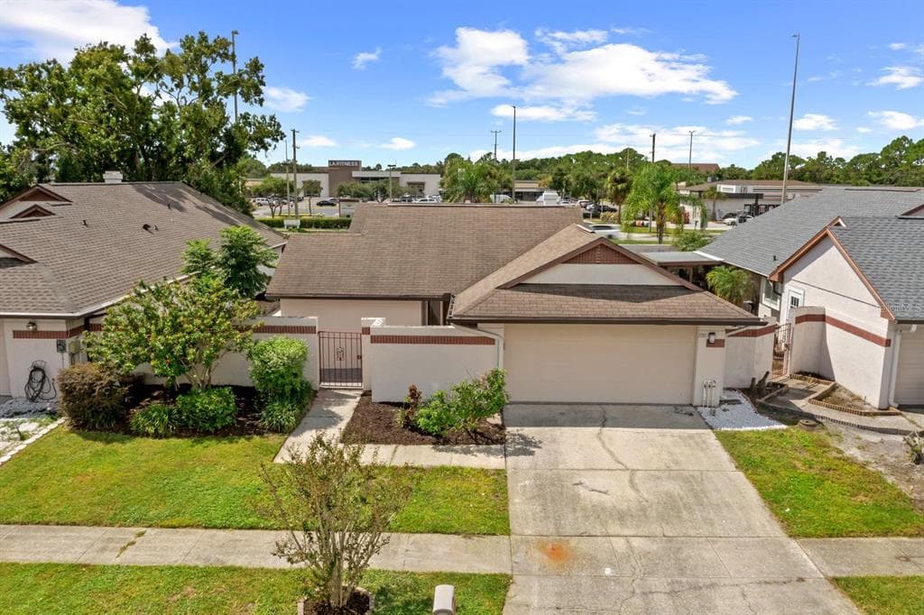 10813 VENICE CIRCLE TAMPA, FL 33635