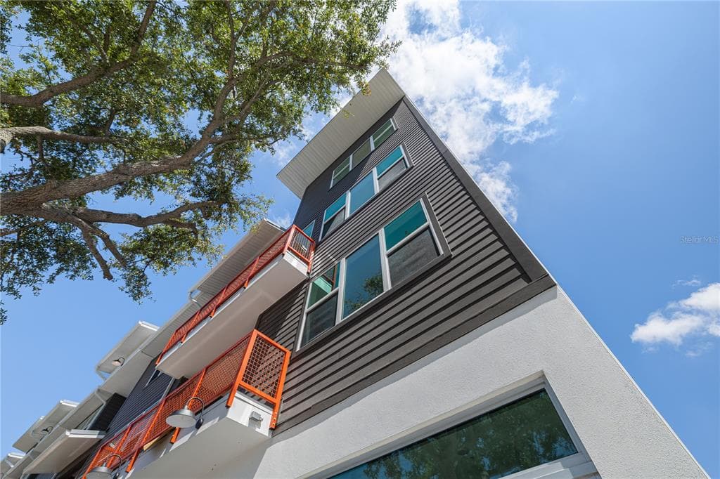 19 29TH STREET N ST PETERSBURG, FL 33713