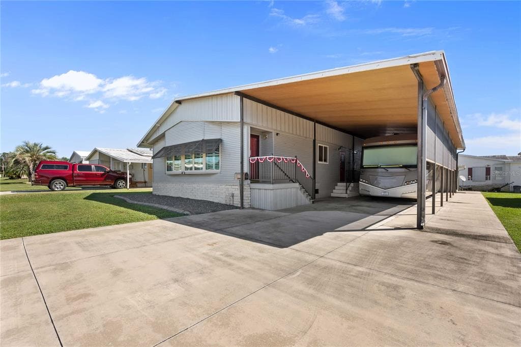 5602 DAKOTA STREET ZEPHYRHILLS, FL 33542