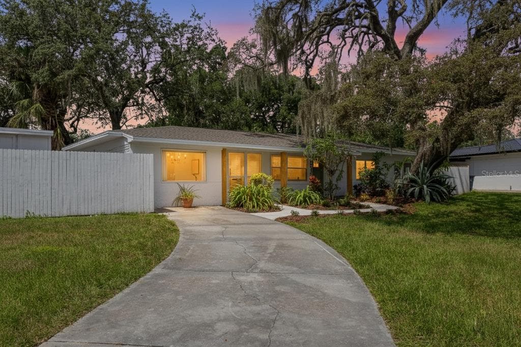 6013 ROBERTA CIRCLE TAMPA, FL 33604