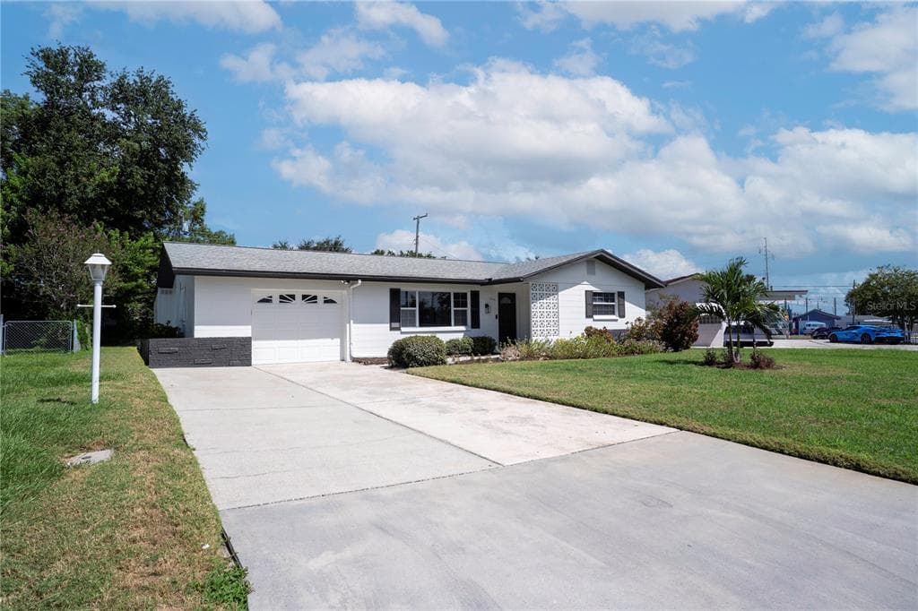 10719 VILLAGE GREEN AVENUE SEMINOLE, FL 33772