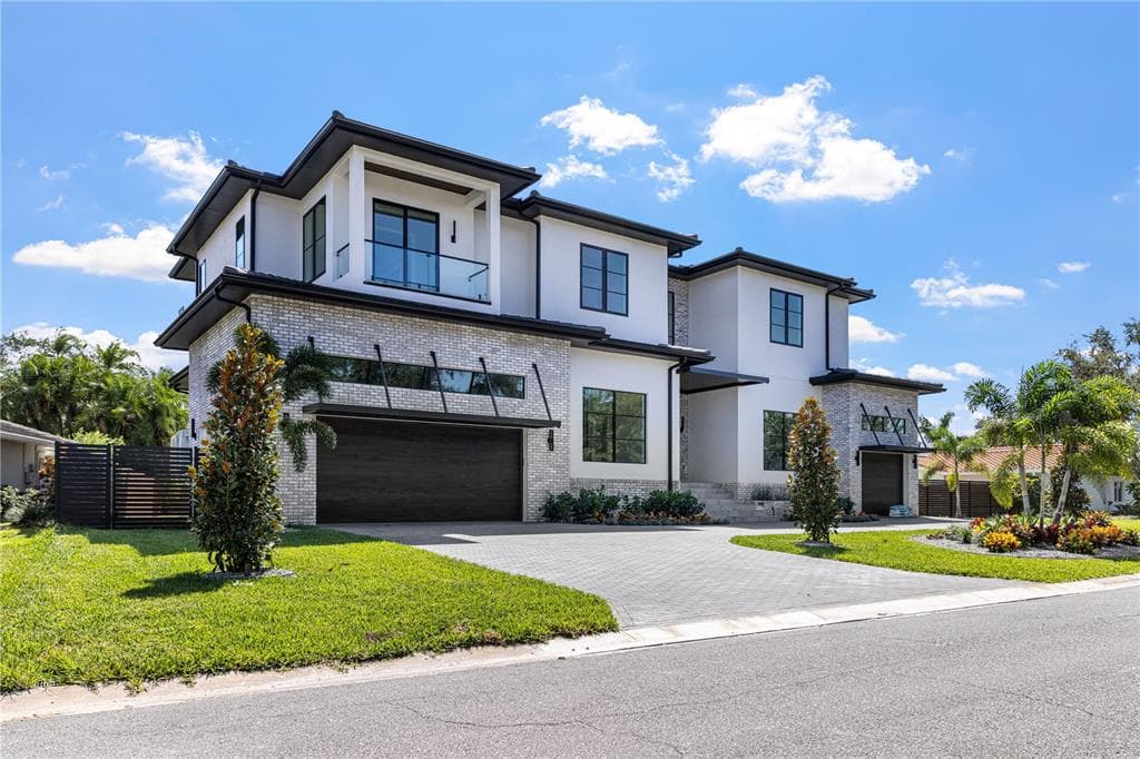 944 31ST TERRACE NE ST PETERSBURG, FL 33704