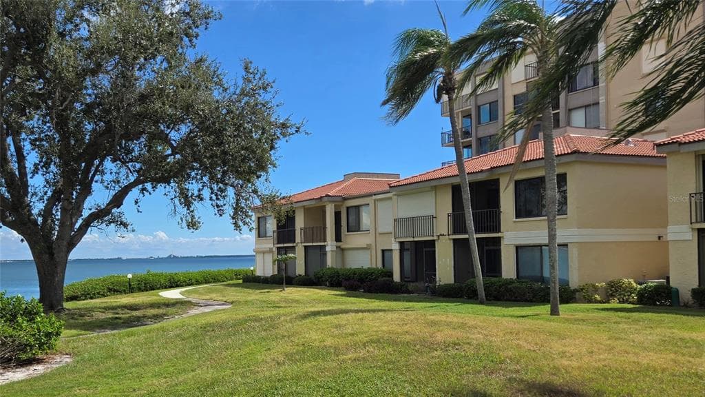6104 PALMA DEL MAR BOULEVARD S UNIT 205 ST PETERSBURG, FL 33715