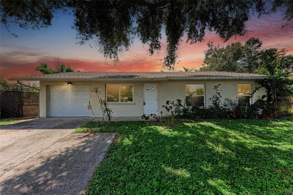 6520 3RD AVENUE NE BRADENTON, FL 34208