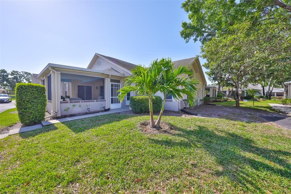 1140 GOLFVIEW WOODS DRIVE SUN CITY CENTER, FL 33573