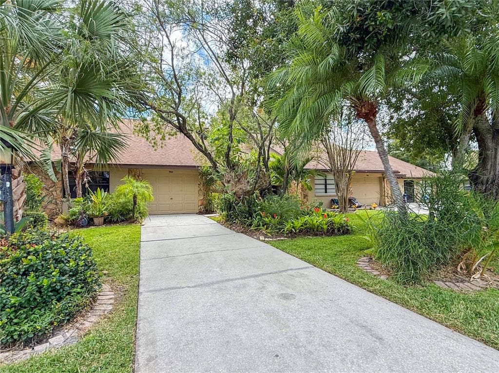 9942 LAKE SEMINOLE DRIVE W LARGO, FL 33773