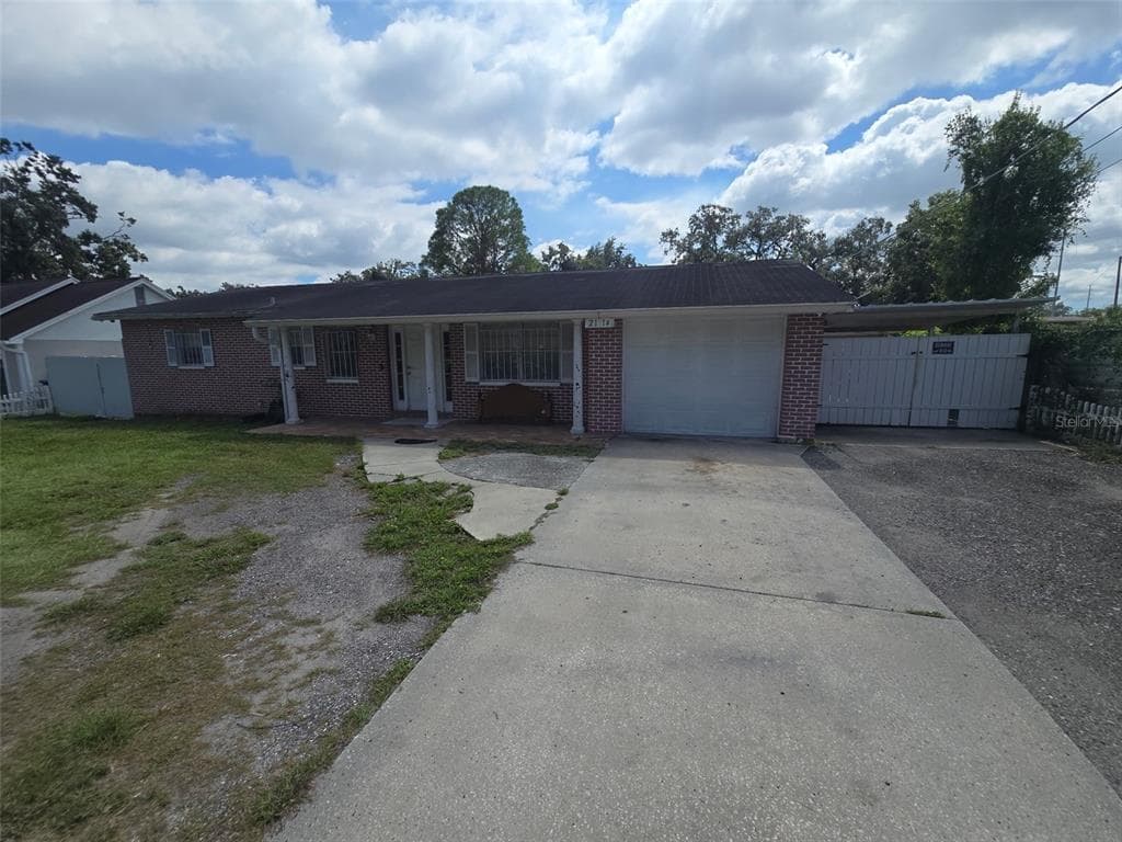 2114 W SITKA STREET