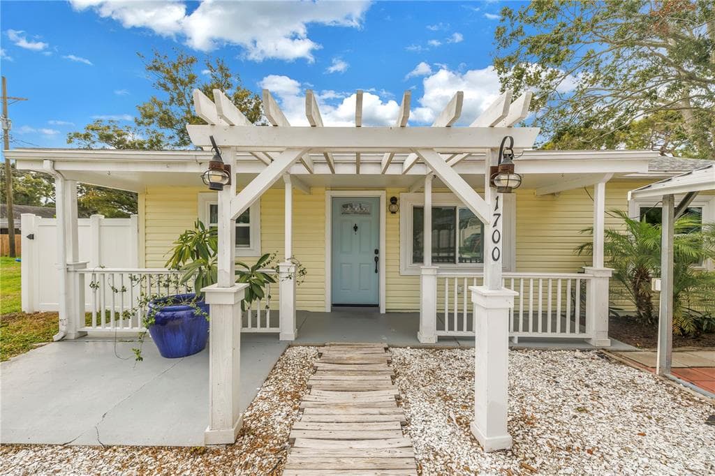 1700 MARTIN STREET LARGO, FL 33774