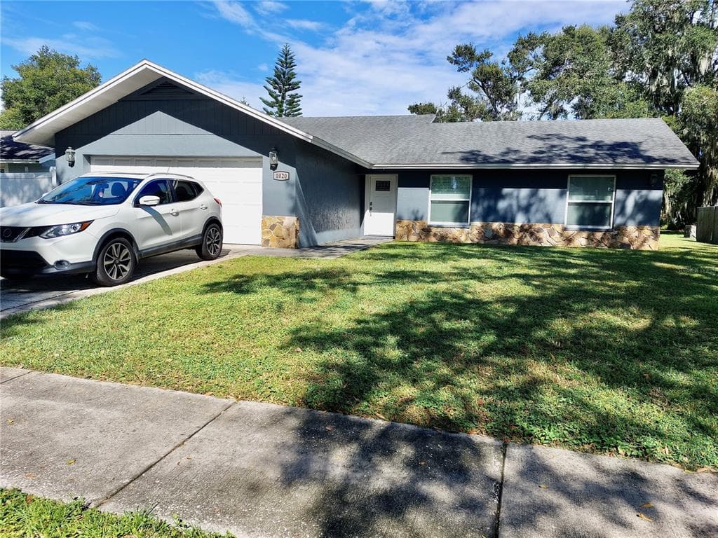 1020 REDBUD CIRCLE PLANT CITY, FL 33563
