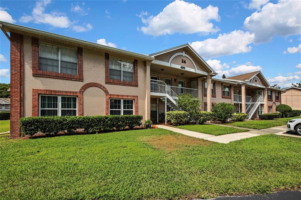 4911 SUNNYBROOK DRIVE UNIT 11 NEW PORT RICHEY, FL 34653