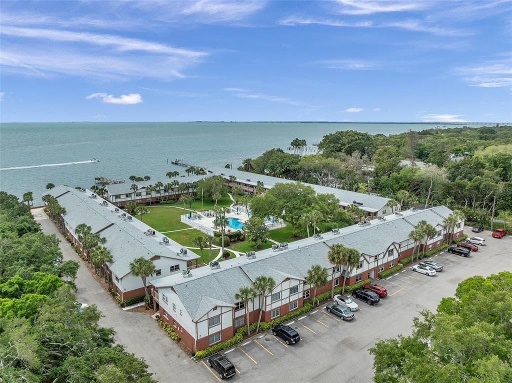 650 PINELLAS POINT DRIVE S UNIT 211 ST PETERSBURG, FL 33705
