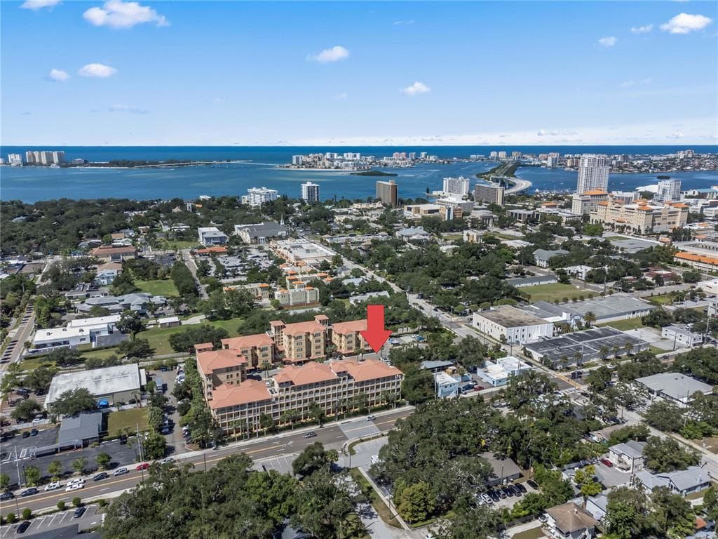 642 WELLS COURT UNIT 302 CLEARWATER, FL 33756