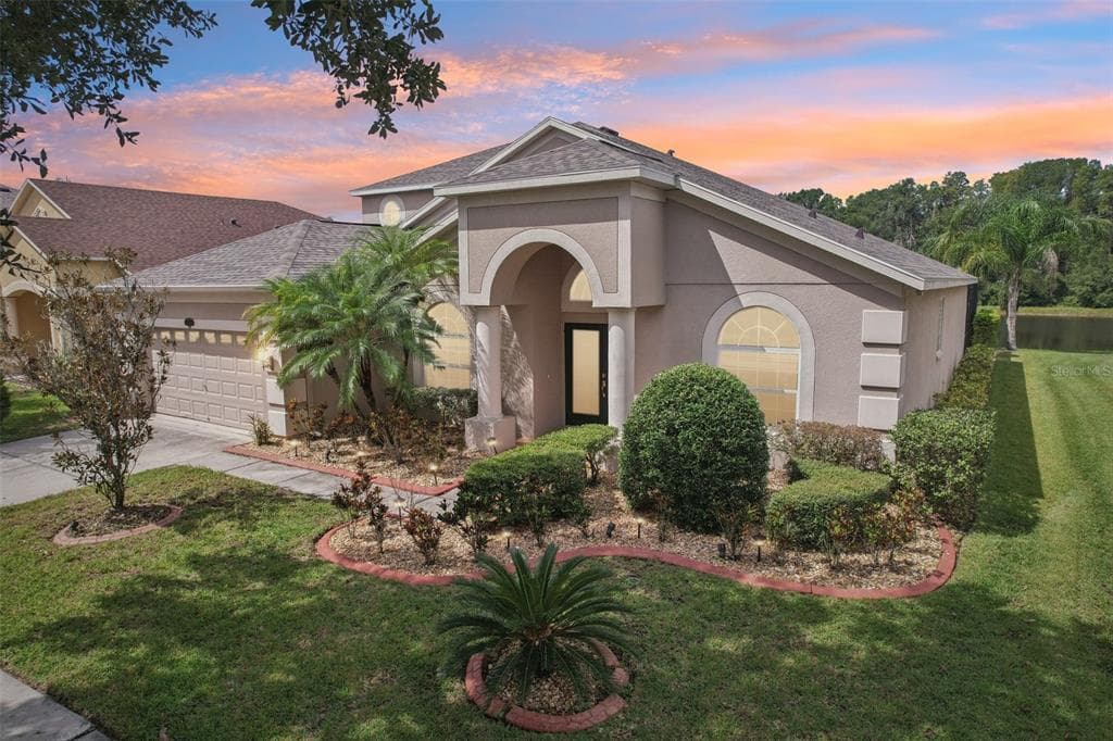 10814 BREAKING ROCKS DRIVE TAMPA, FL 33647
