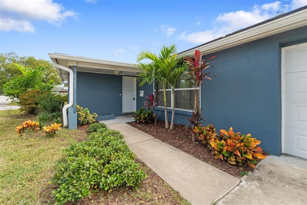 4238 GLISSADE DRIVE NEW PORT RICHEY, FL 34652