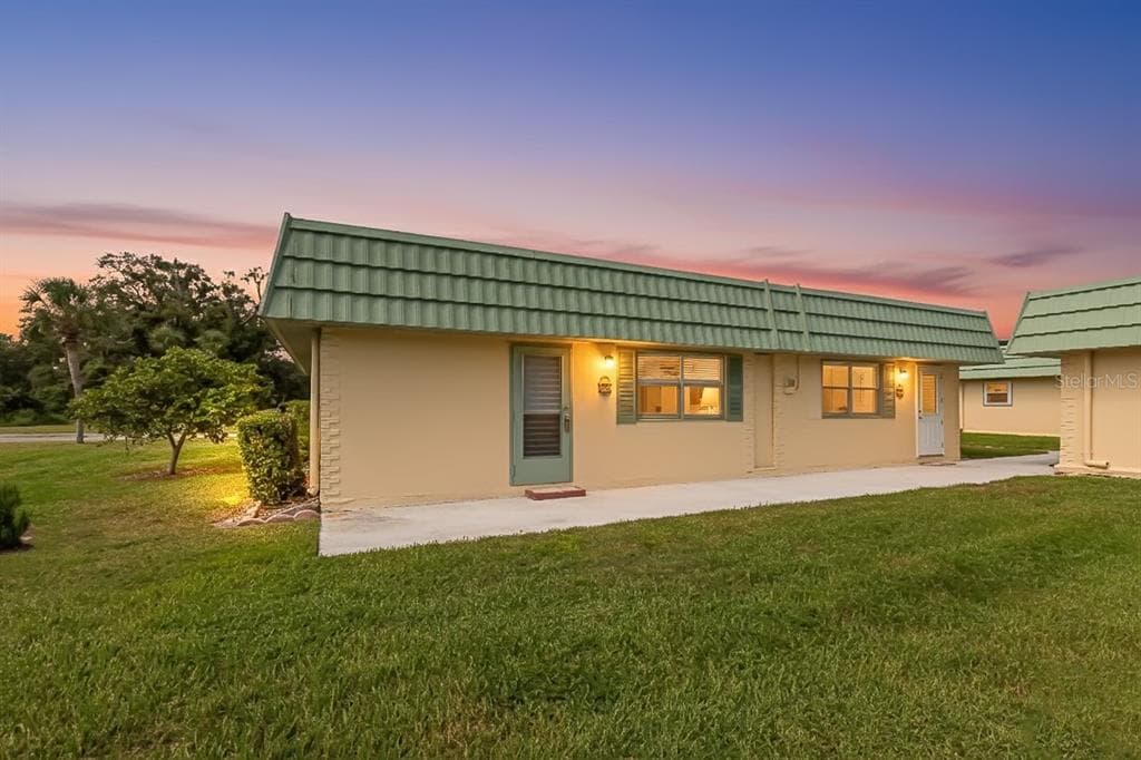 102 CAMBRIDGE TRAIL UNIT 217 SUN CITY CENTER, FL 33573