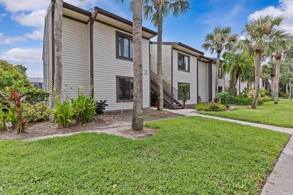 388 MOORINGS COVE DRIVE UNIT 6E TARPON SPRINGS, FL 34689
