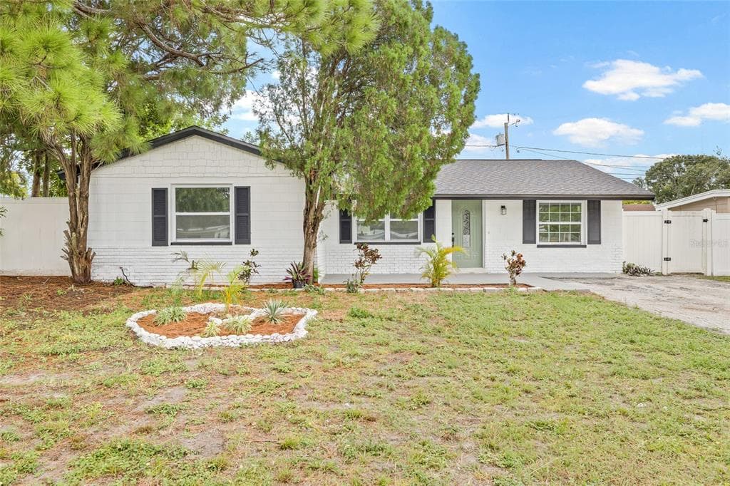 8570 91ST TERRACE SEMINOLE, FL 33777