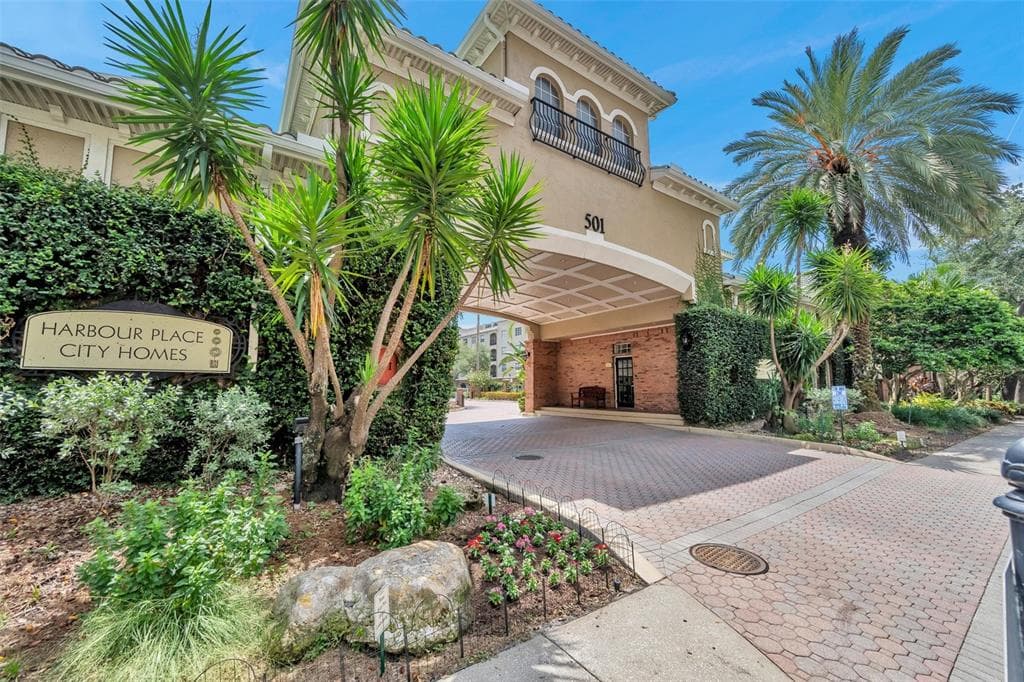 501 KNIGHTS RUN AVENUE UNIT 1206 TAMPA, FL 33602