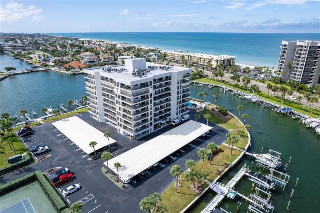 1651 SAND KEY ESTATES COURT UNIT 77 CLEARWATER BEACH, FL 33767