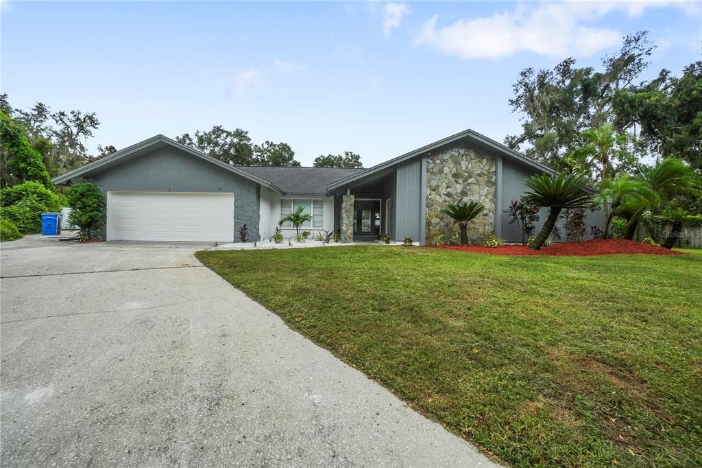 2103 DOEFIELD COURT VALRICO, FL 33596
