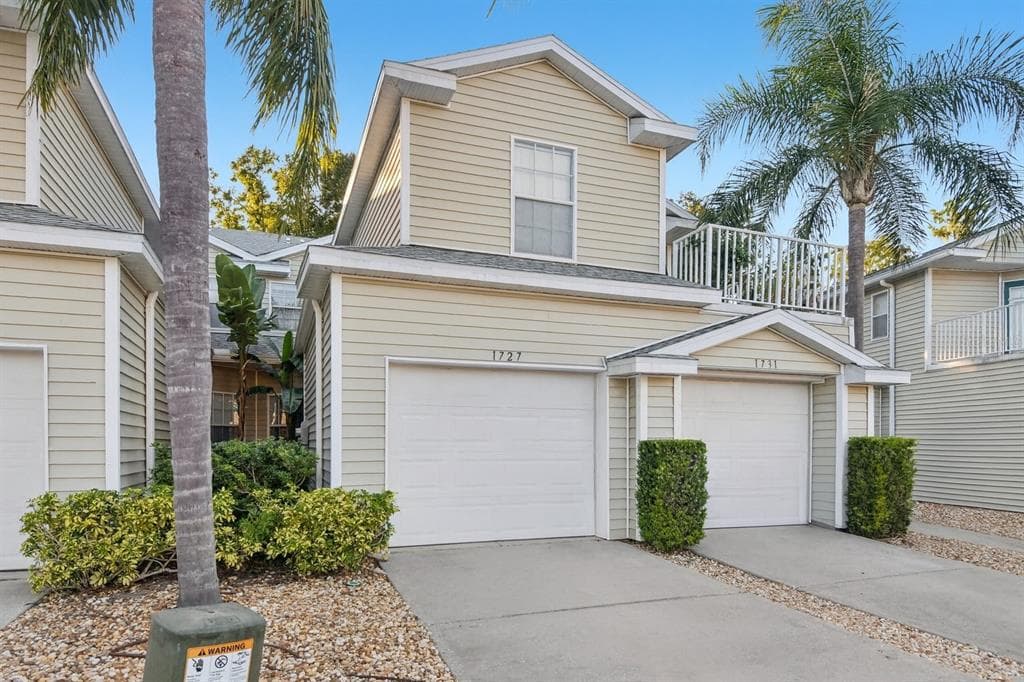 1727 HAMMOCKS AVENUE BLDG 16 LUTZ, FL 33549