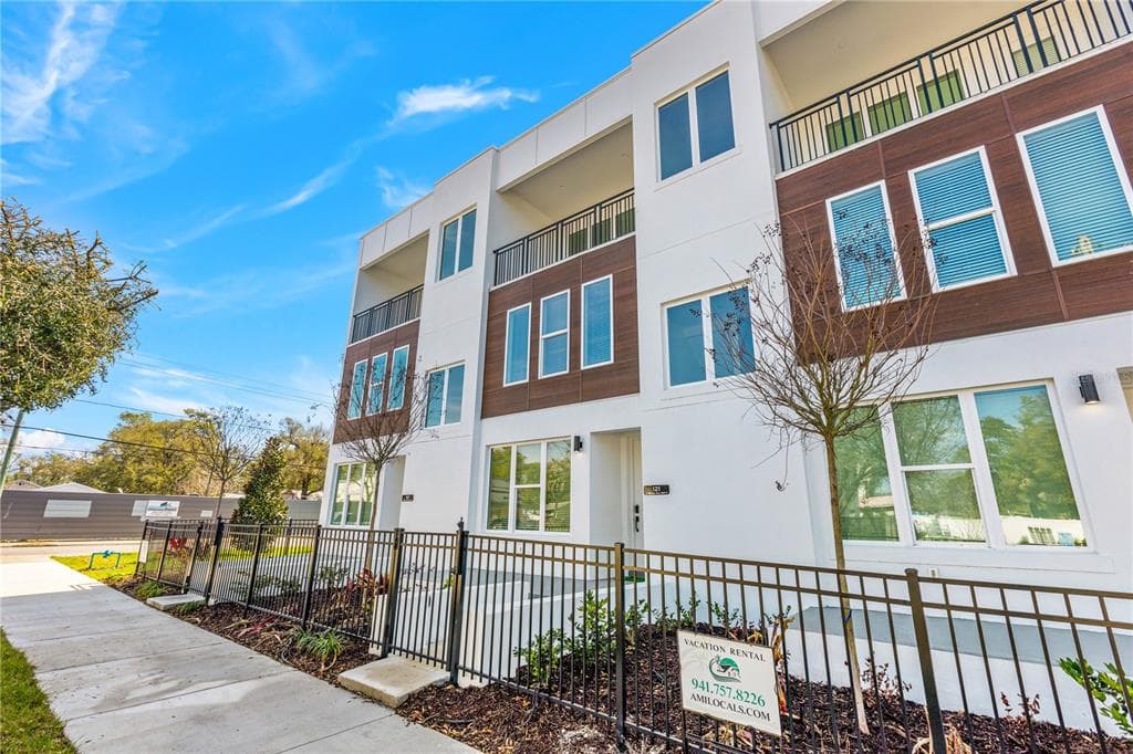 121 E WARREN AVENUE UNIT 1 TAMPA, FL 33602