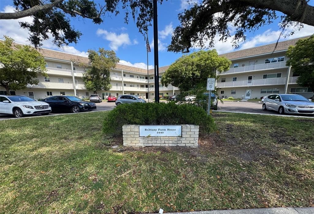 2440 WORLD PARKWAY BOULEVARD UNIT 60 CLEARWATER, FL 33763