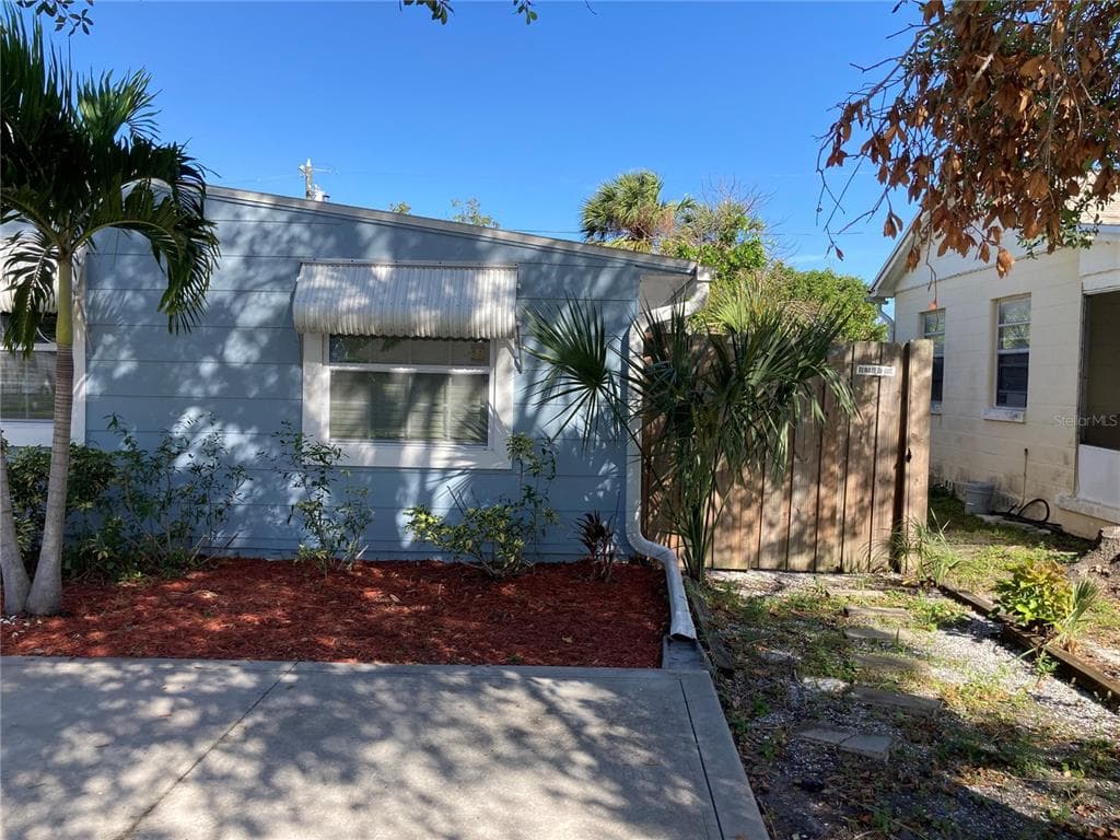 5609 1/2 TANGERINE AVENUE S GULFPORT, FL 33707