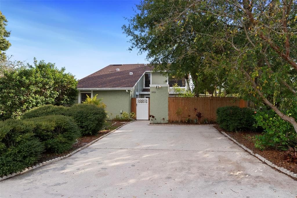 10703 MEADOWGLEN LANE TAMPA, FL 33624