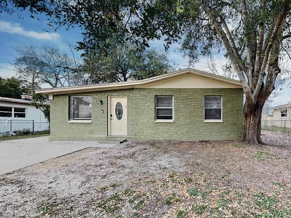 446 CLEMSON DRIVE ALTAMONTE SPRINGS, FL 32714