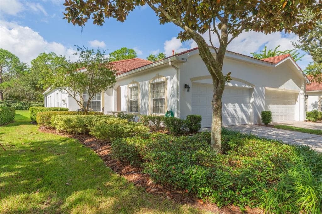 10226 DEVONSHIRE LAKE DRIVE TAMPA, FL 33647