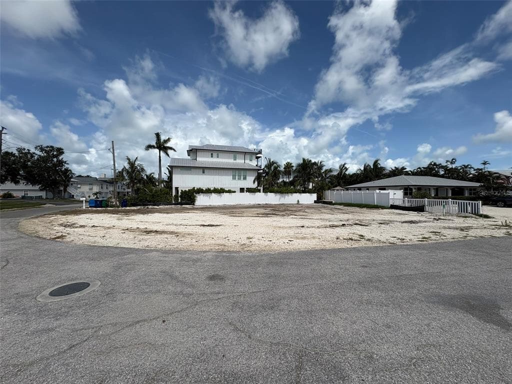 237 S HARBOR DRIVE HOLMES BEACH, FL 34217