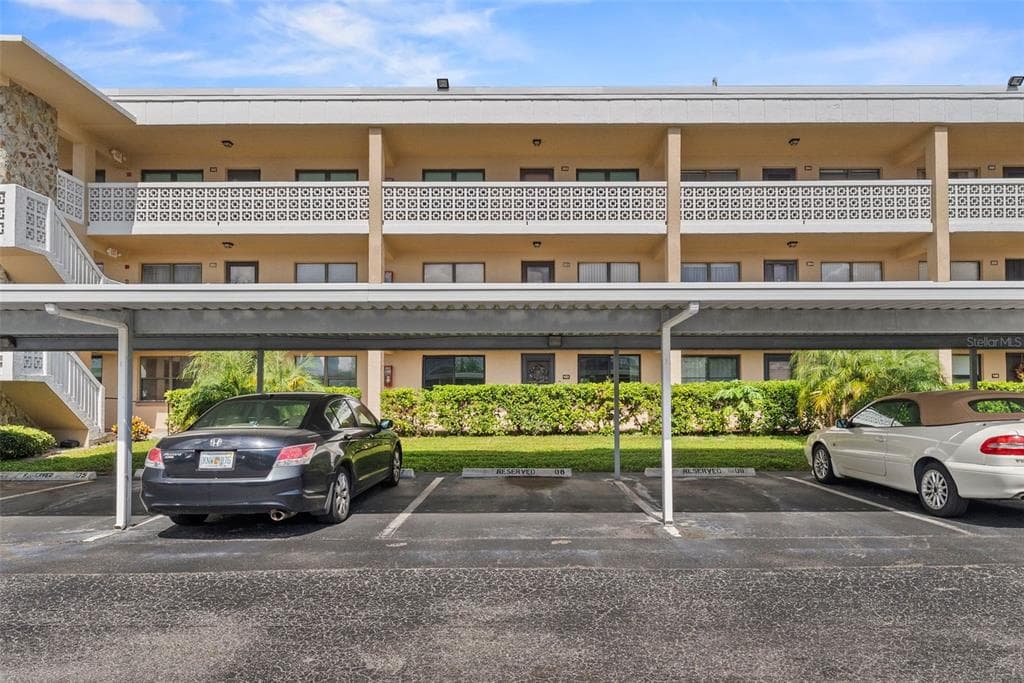 4920 LOCUST STREET NE UNIT 104 ST PETERSBURG, FL 33703