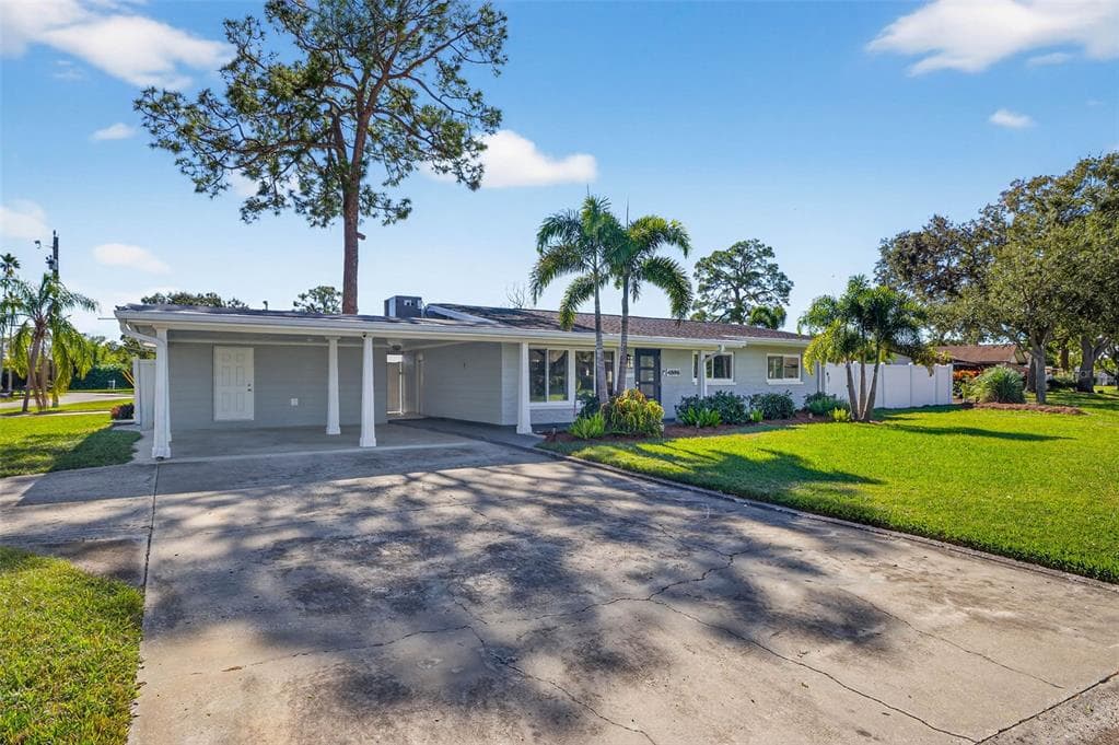 4896 VENETIAN PLACE NE ST PETERSBURG, FL 33703
