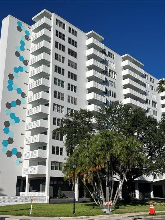 2401 BAYSHORE BOULEVARD UNIT 302 TAMPA, FL 33629
