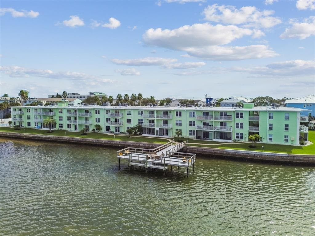 464 N PAULA DRIVE UNIT 221 DUNEDIN, FL 34698
