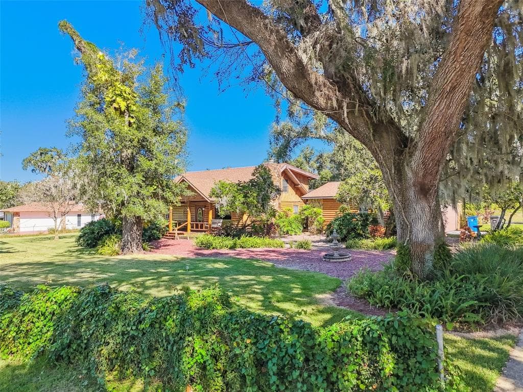 4801 LYNN OAKS CIRCLE DOVER, FL 33527