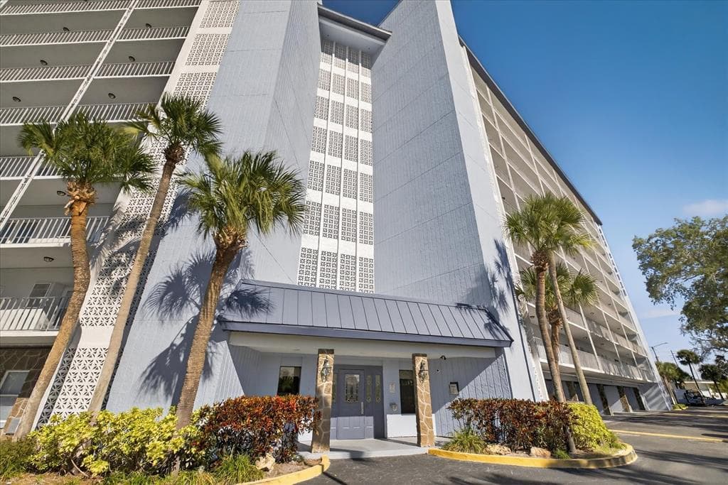4939 FLORAMAR TERRACE UNIT 302 NEW PORT RICHEY, FL 34652