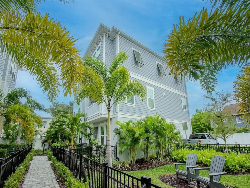 208 S TAMPANIA AVENUE UNIT 3